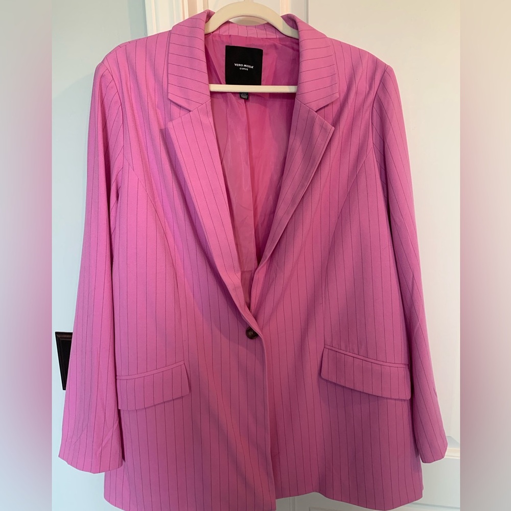Vero Moda Curve blazer. Pink/grey stripes. Like new. Size 18.